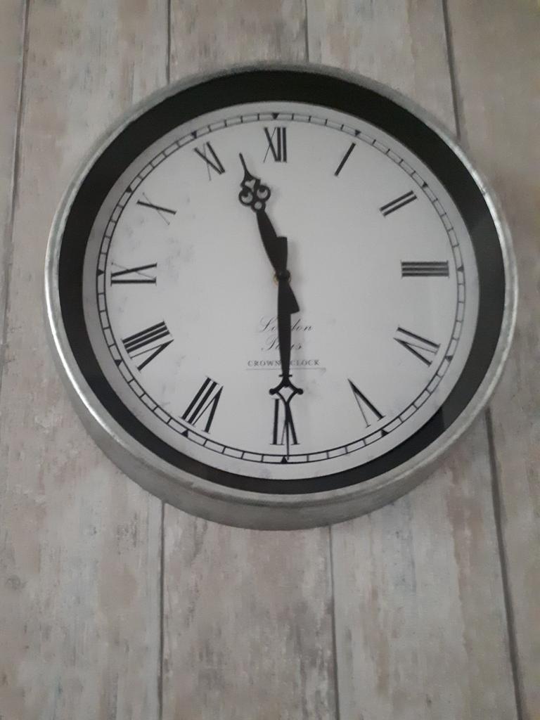 Stationsklok groot 45cm x 6cm D, Huis en Inrichting, Woonaccessoires | Klokken, Ophalen, Nieuw, Analoog, Wandklok