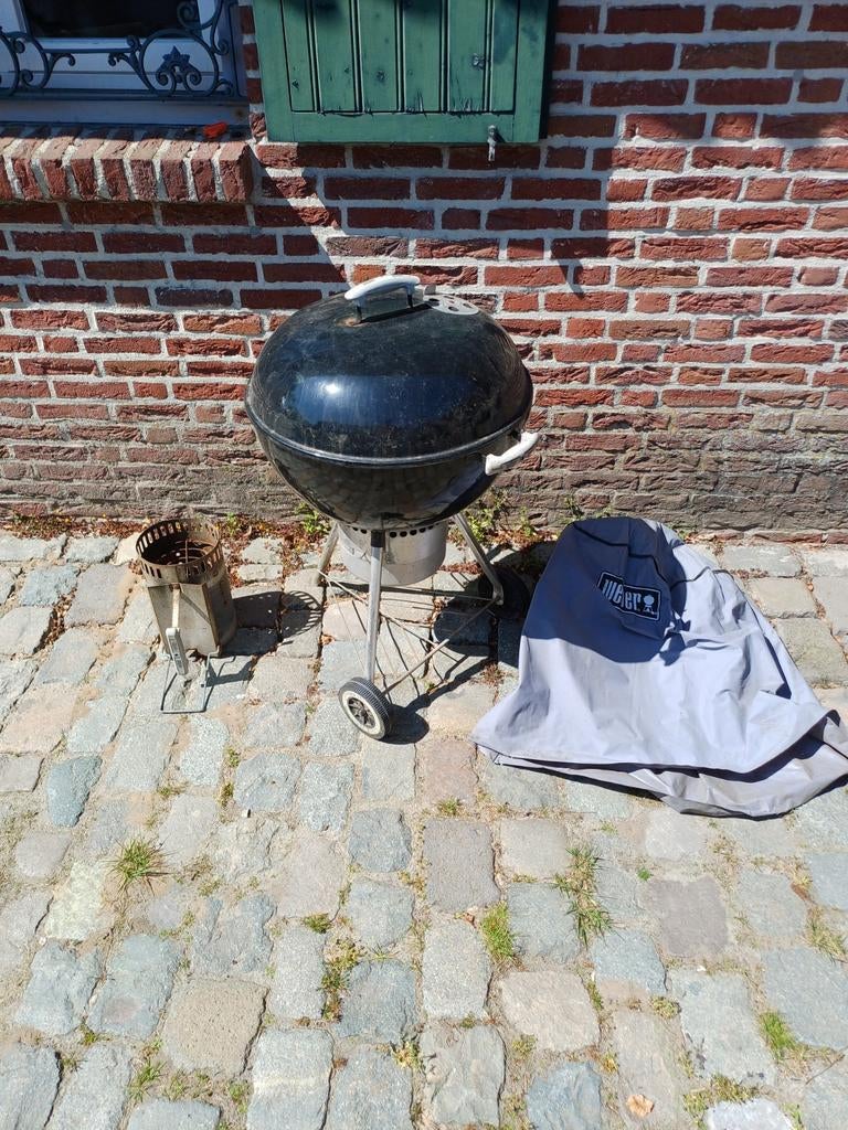 Weber Barbecue met hoes en brikettenstarter, Tuin en Terras, Houtskoolbarbecues, Gebruikt, Met accessoires, Ophalen of Verzenden