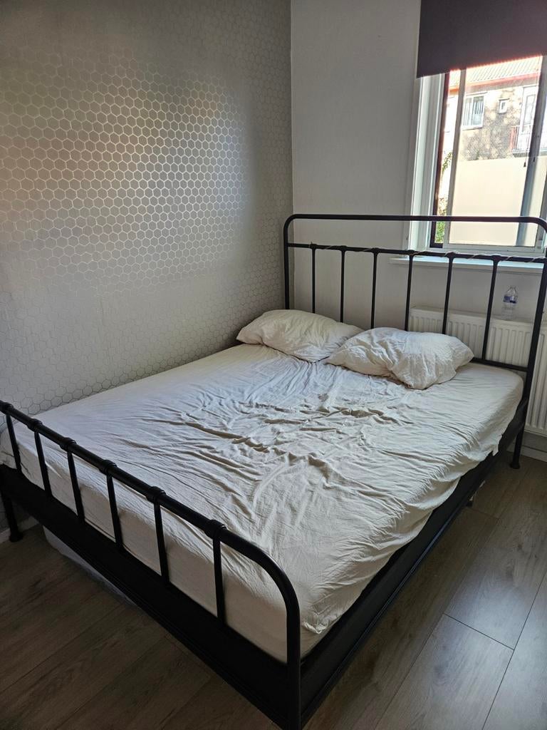 IKEA Stjänö bedframe - Zwart metaal, Zwart, Tweepersoons, Zo goed als nieuw, 200 cm