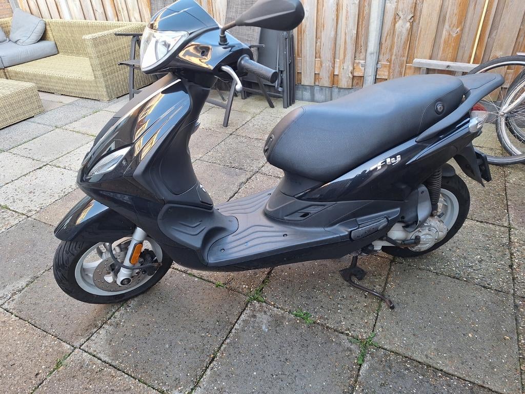 Piaggio new fly 2015, Fietsen en Brommers, Scooters | Piaggio, Ophalen, Gebruikt, Benzine, Fly