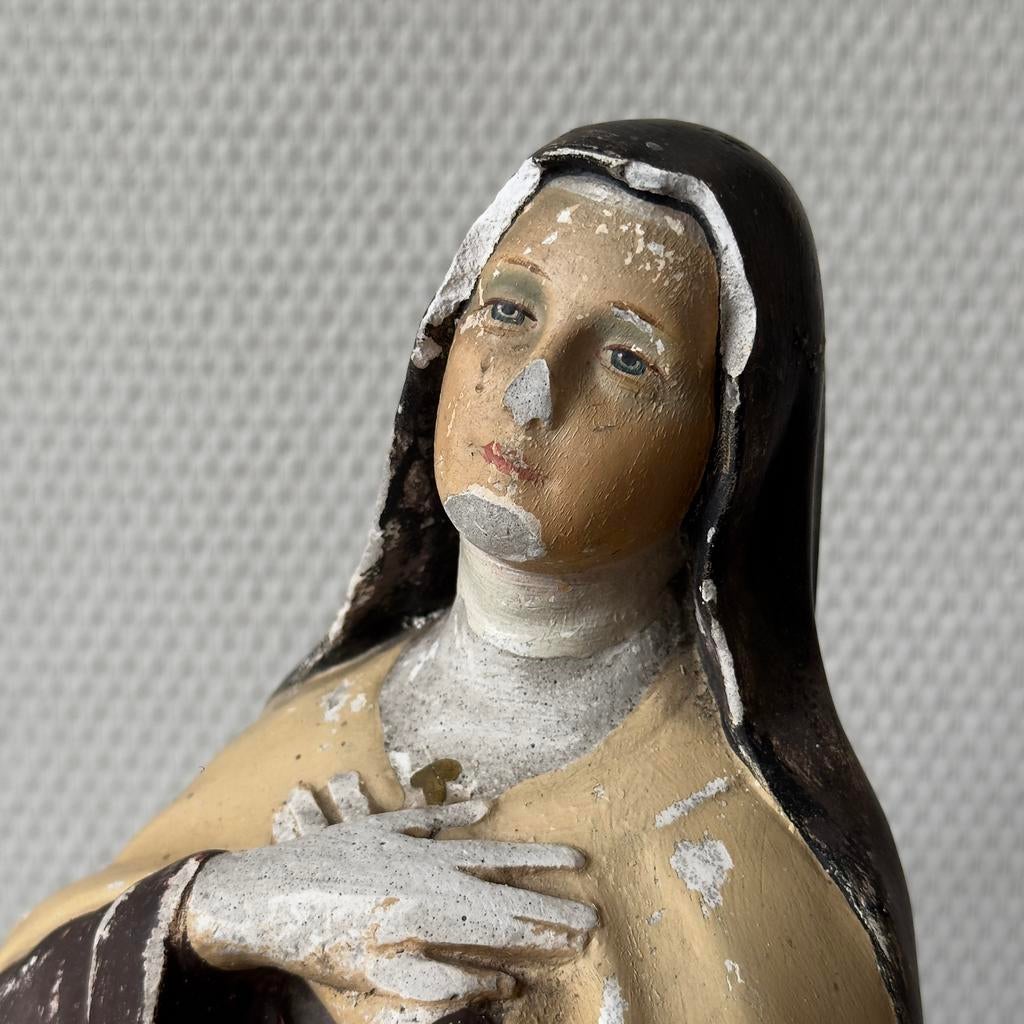 Antieke Gipsen Knielende Biddende Theresia Opknapper Religie, Ophalen of Verzenden