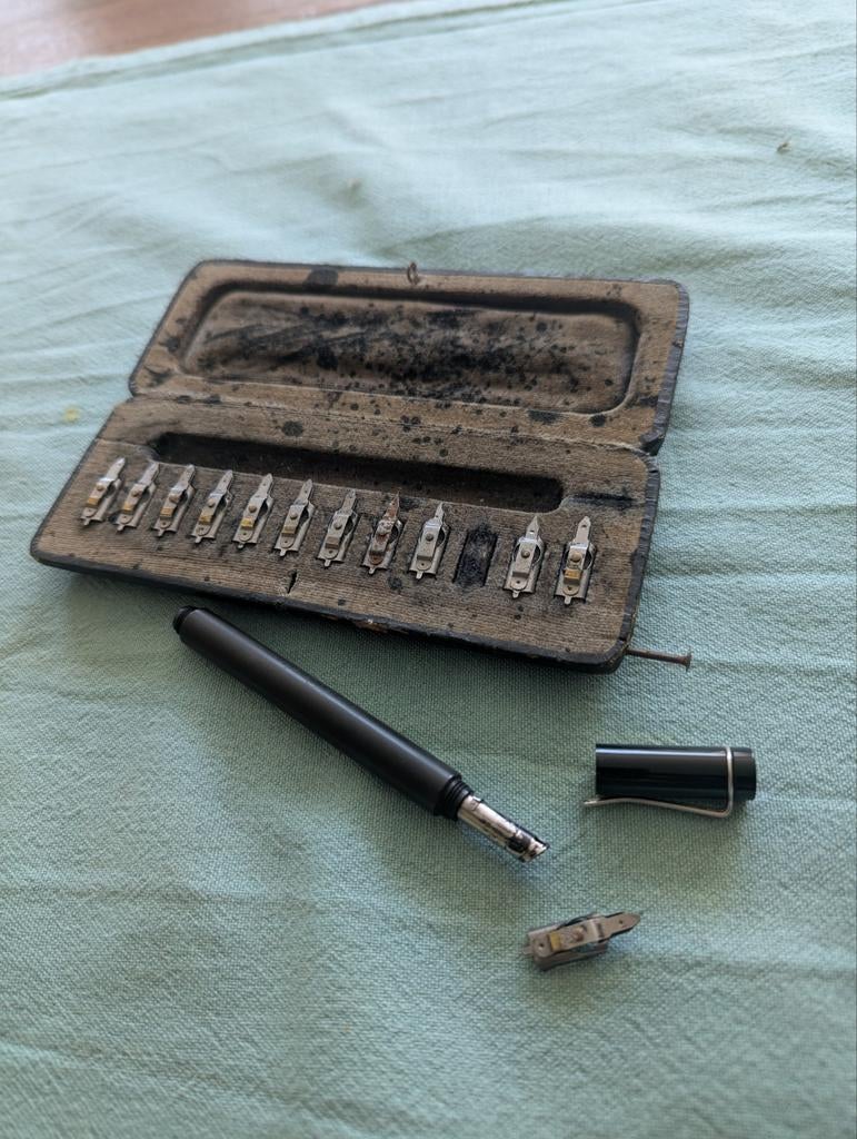 Pelikan Graphos pennenset in originele doosje, Ophalen of Verzenden, Vulpen, Overige merken