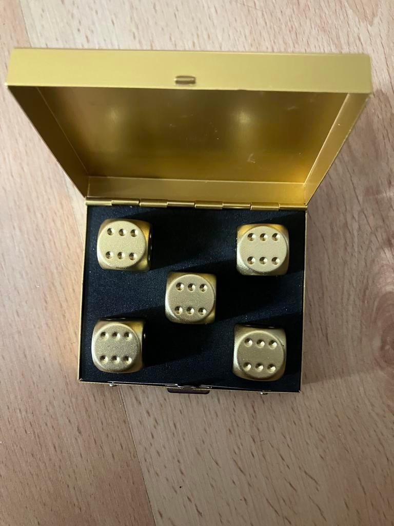 Zware messing dobbelstenen in doosje, Ophalen of Verzenden, Zo goed als nieuw