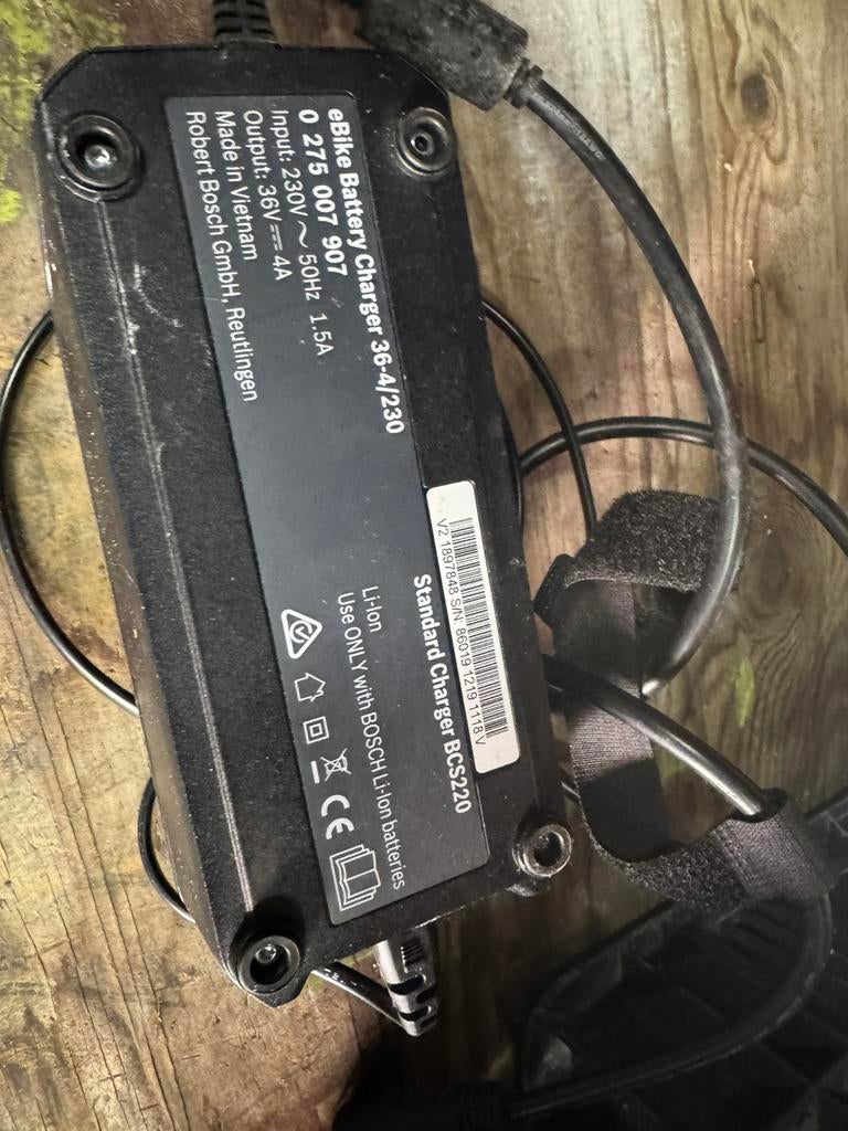 Bosch ebike lader 36v.  Standard bcs220., Fietsen en Brommers, Fietsaccessoires | Fietsaccu's, Ophalen of Verzenden, Zo goed als nieuw