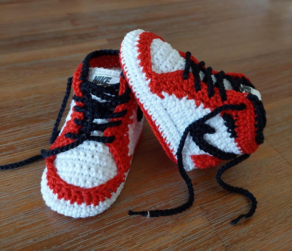 Stoere gehaakte sneaker baby slofjes, Kinderen en Baby's, Babykleding | Schoentjes en Sokjes, Ophalen of Verzenden, Nieuw, Jongetje of Meisje
