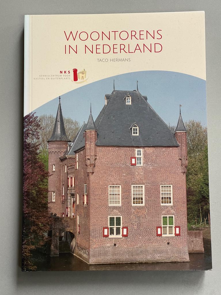 bouwhistorische gids voor middeleeuwse woontorens Nederland, Ophalen of Verzenden, Zo goed als nieuw, Overige onderwerpen