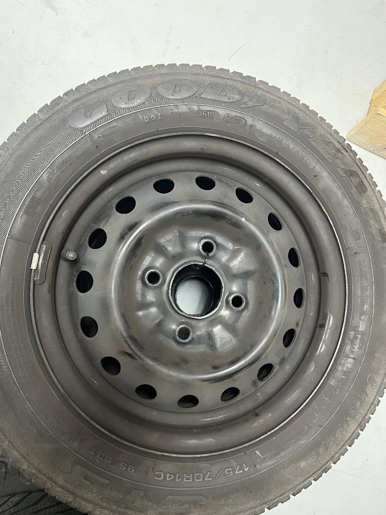 Velgenset (4x) 14" Nissan NV200 met gebruikte banden, Ophalen, Gebruikt, Nissan