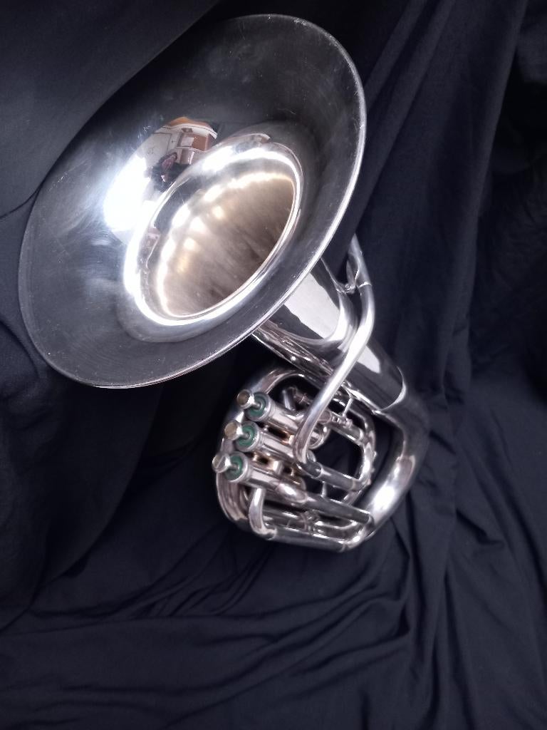 Tuba in Bes. Courtois, Muziek en Instrumenten, Ophalen of Verzenden, Zo goed als nieuw, Bes-tuba, Met koffer of draagtas