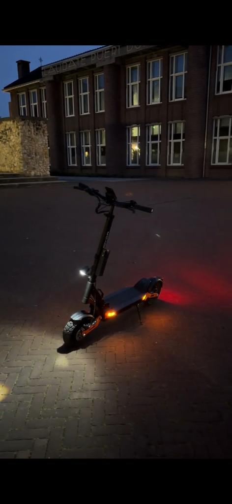 joyor t10 gloed nieuw, Fietsen en Brommers, Steps, Ophalen of Verzenden, Nieuw, Elektrische step (E-scooter)