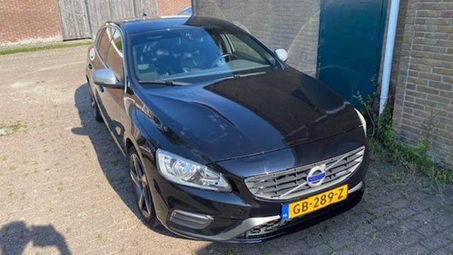 Volvo V60 T3 150pk Powershift 2015 Zwart, 1596 cc, Parkeersensor, Zwart, 4 cilinders