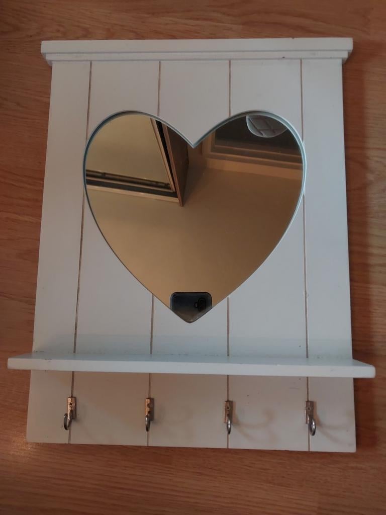 Witte spiegel met hartvorm en kapstokje, Huis en Inrichting, Woonaccessoires | Spiegels, Minder dan 50 cm, Gebruikt, Ophalen of Verzenden