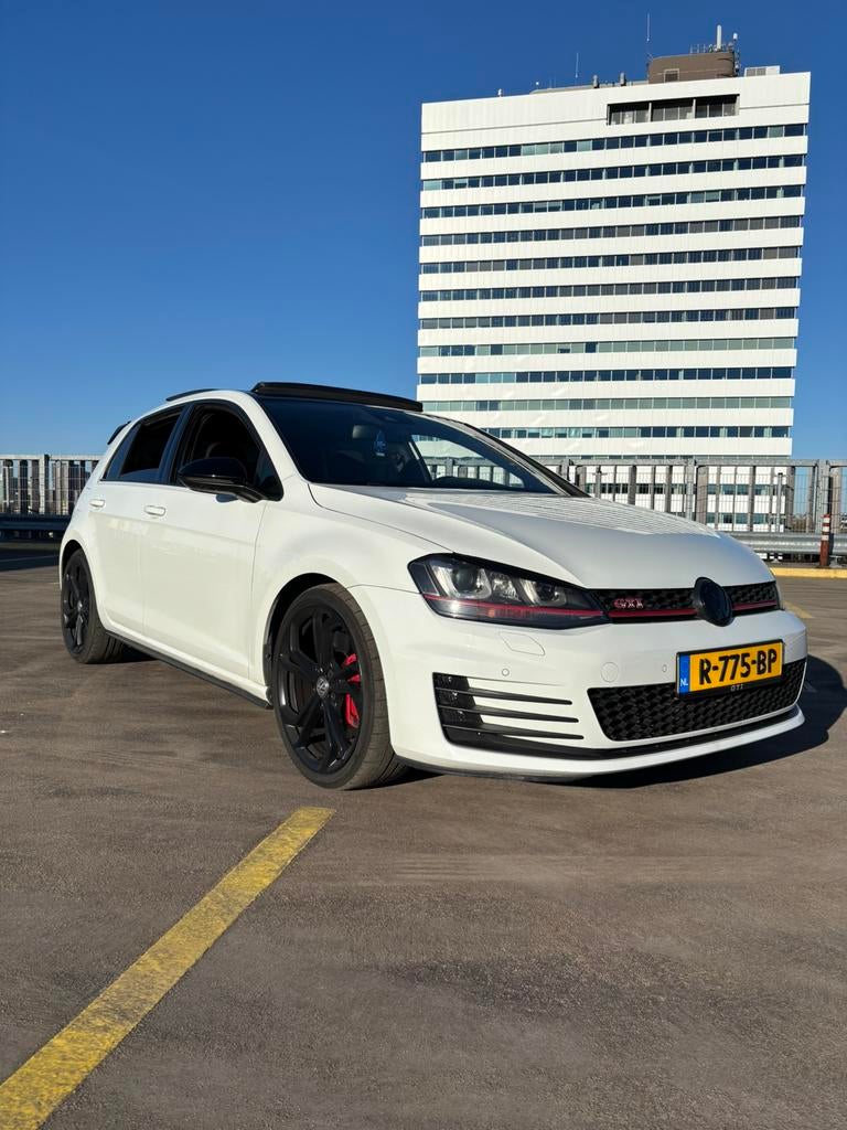 Volkswagen Golf 7 GTI 2.0 TSI PERFORM. 334PK! STAGE2+ PANO, Stof, 4 cilinders, 1984 cc, 334 pk