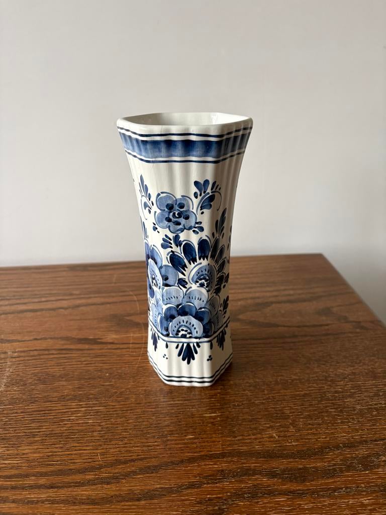 Delfts blauwe vaas met bloemmotief, Ophalen of Verzenden