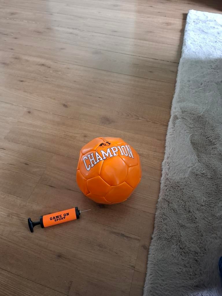 Oranje bal met pomp, Ophalen of Verzenden