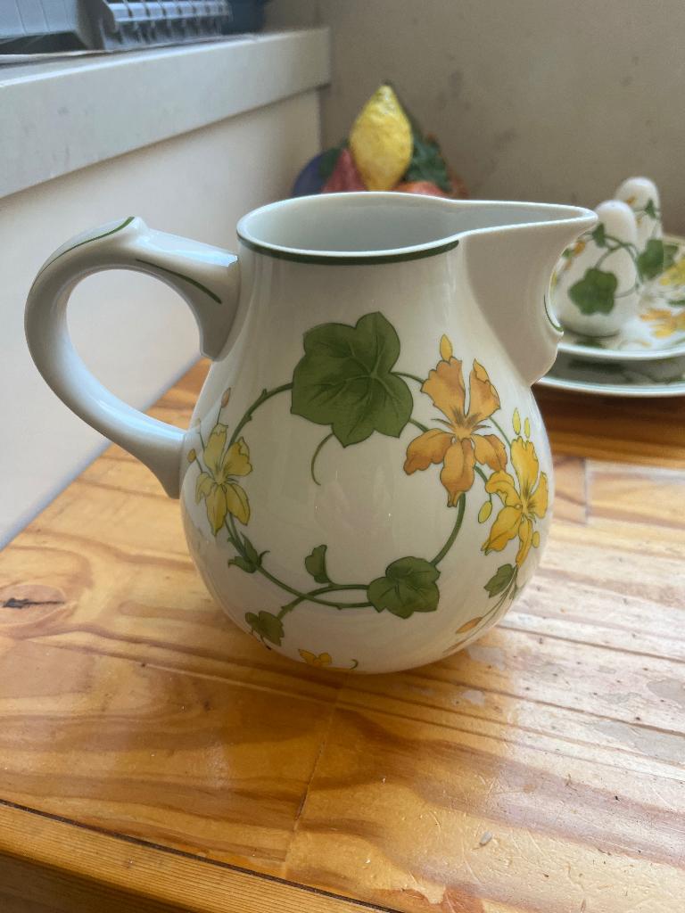 Villeroy en Boch Geranium 15 cm hoog, Ophalen of Verzenden, Overige stijlen, Porselein, Schaal of Schalen