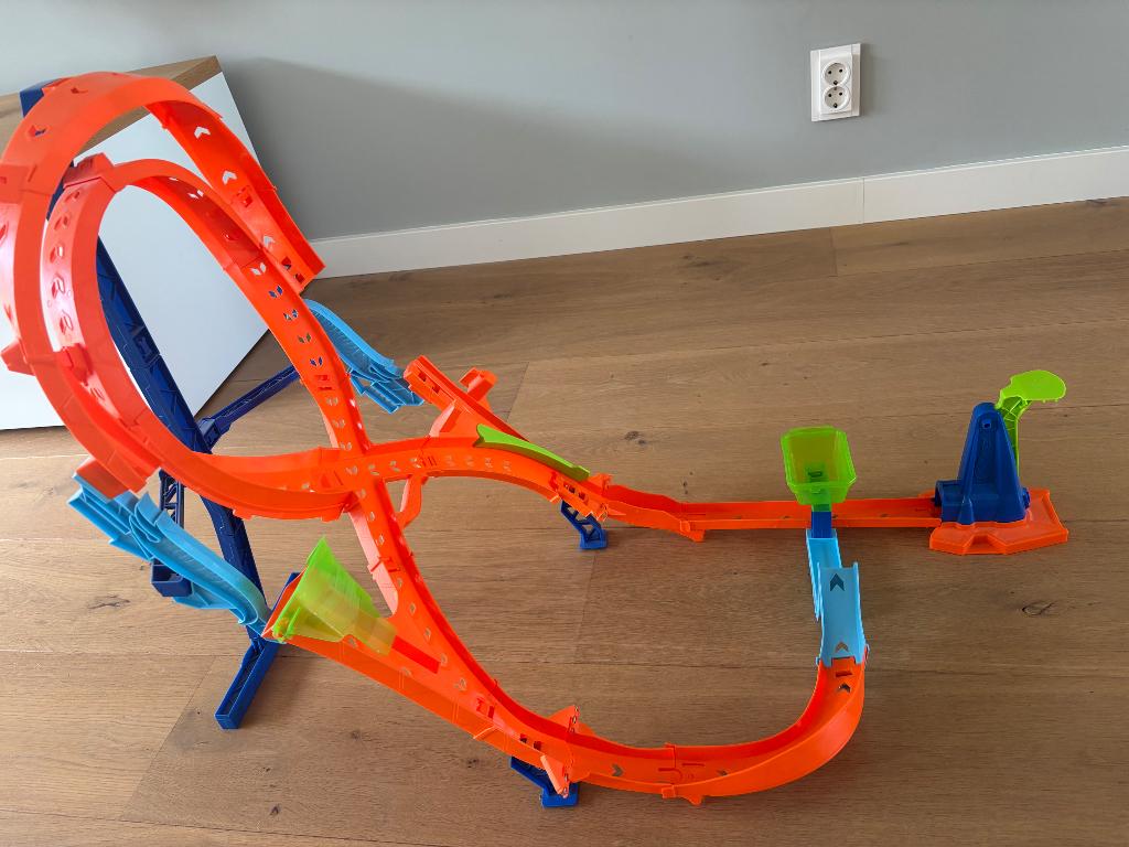 Hot Wheels Action Vertical 8 Jump, Racebaan, Ophalen of Verzenden, Zo goed als nieuw, Hot Wheels