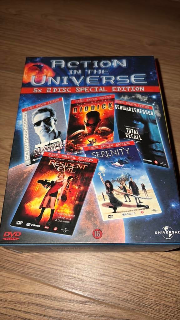 Action in the Universe dvd box met 5 special edition films., Cd's en Dvd's, Vanaf 16 jaar, Ophalen of Verzenden, Zo goed als nieuw