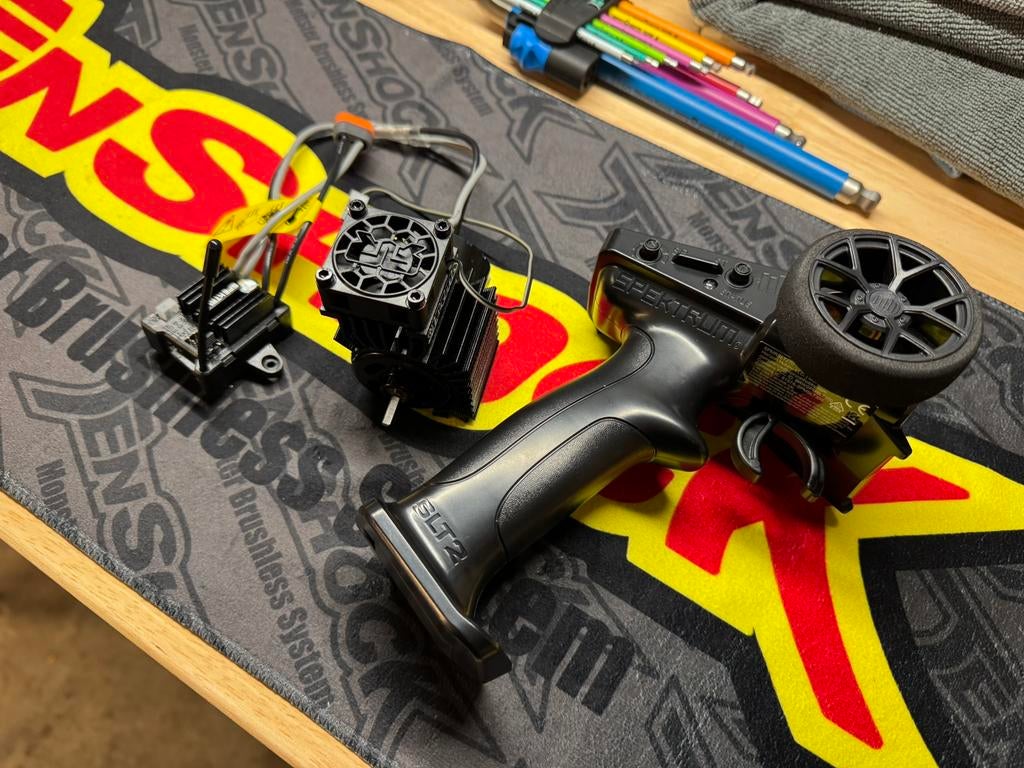 Gloednieuwe Spektrum SLT2 zender + ESC + brushed motor, Ophalen of Verzenden, Nieuw, Overige schalen, Onderdeel