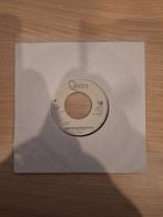 Queen - Another One Bites The Dust / Dragon Attack (Single), Gebruikt, 7 inch, Ophalen of Verzenden, Pop