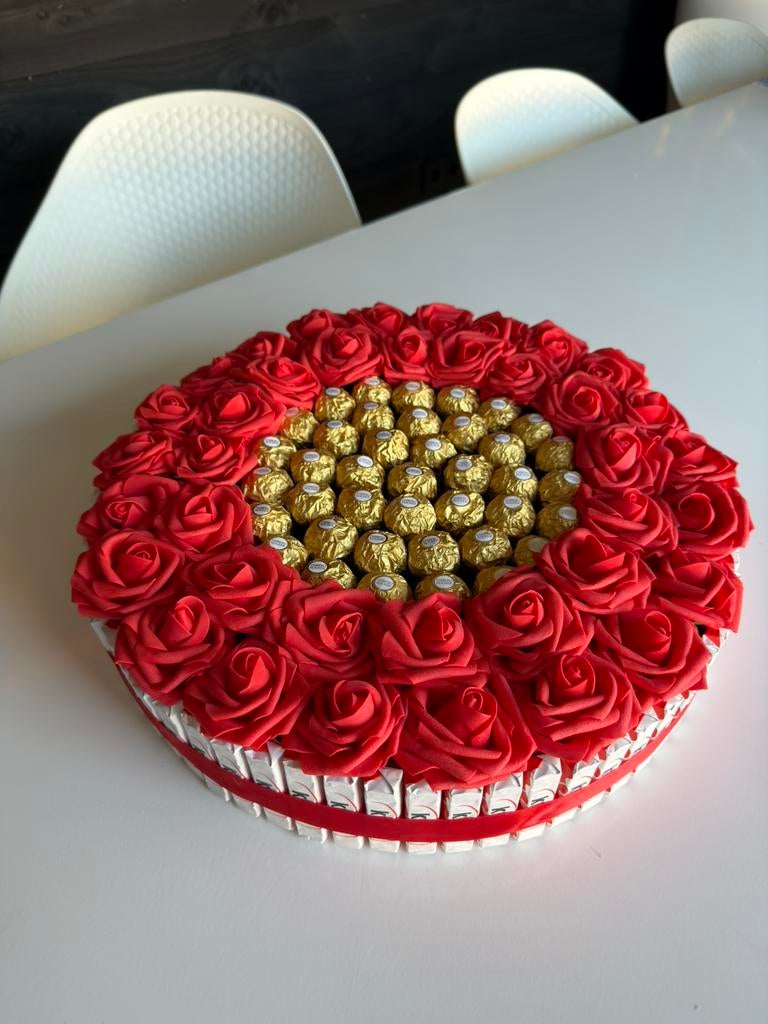 Luxe chocolade geschenk met ferrero & rozen -perfect cadeau!, Hobby en Vrije tijd, Feestartikelen, Ophalen, Nieuw