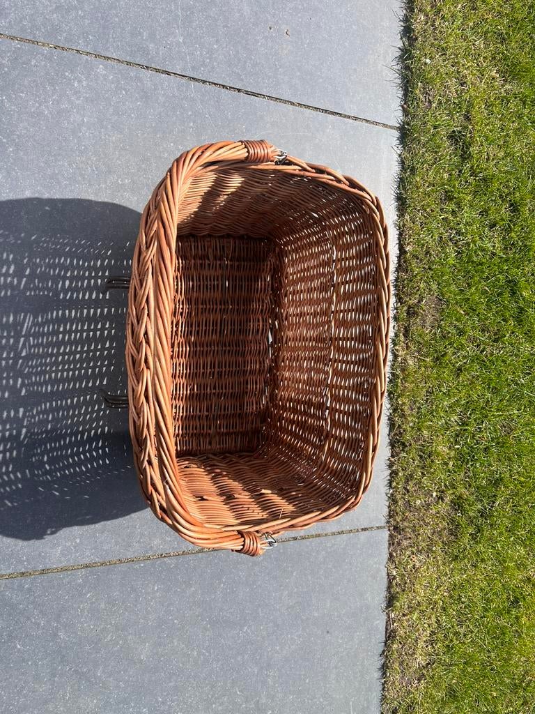 Te koop. Rieten fietsmand, Ophalen of Verzenden, Zo goed als nieuw