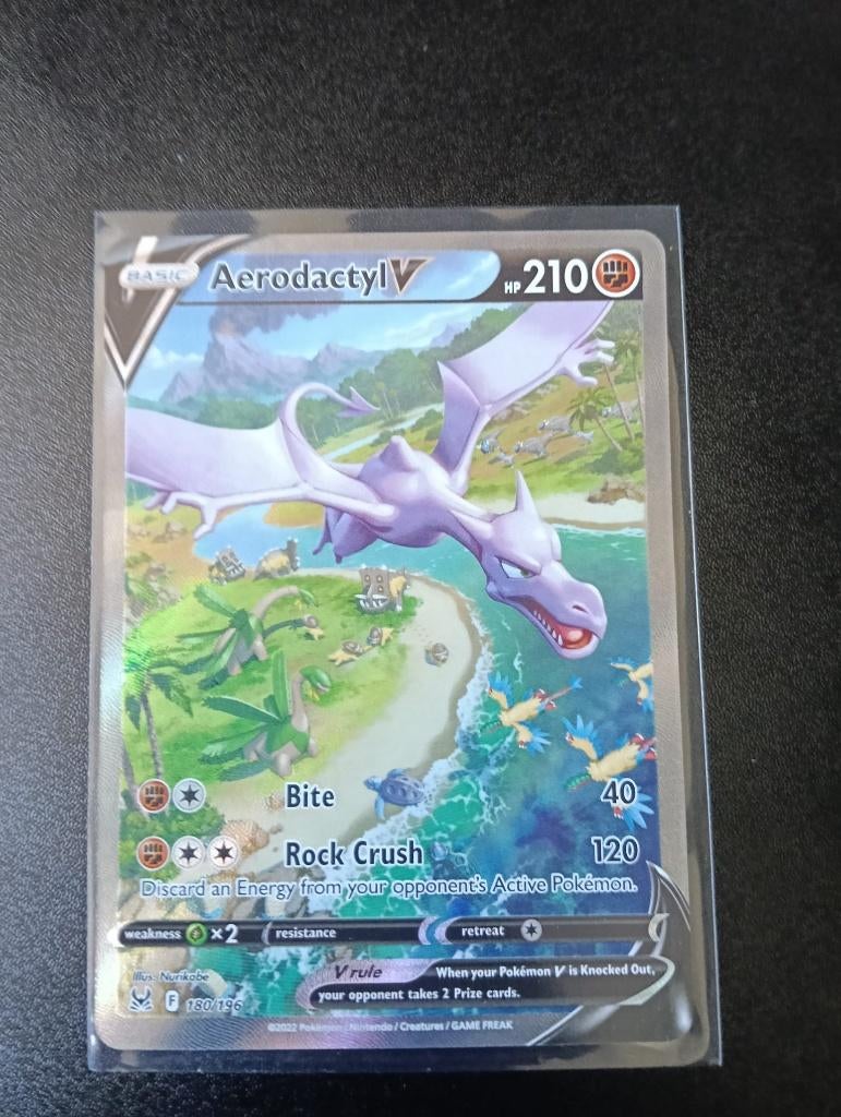 Pokemon - Aerodactyl V 180, Hobby en Vrije tijd, Verzamelkaartspellen | Pokémon, Ophalen of Verzenden, Zo goed als nieuw