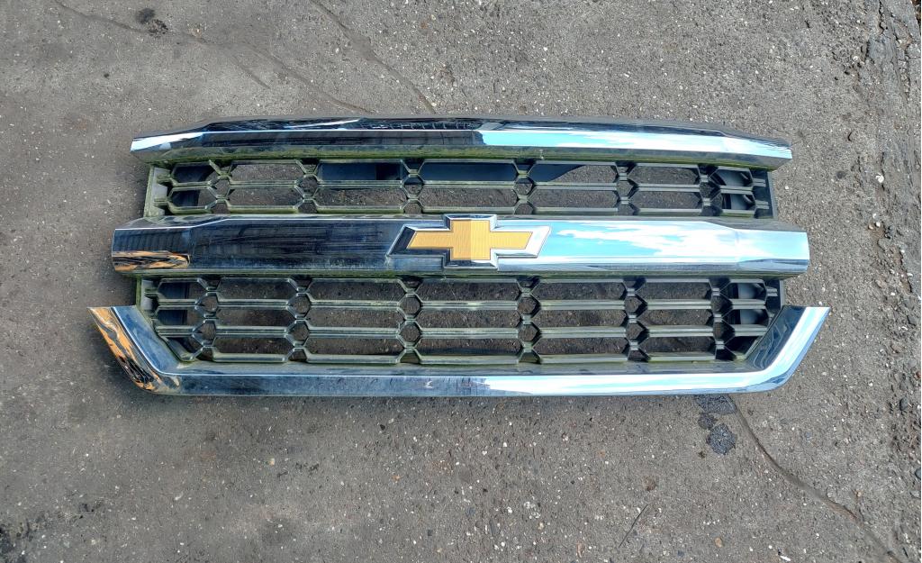 Chevrolet Silverado chroom grille 2016-2019, Gebruikt, Info@gm.com, Chevrolet, Ophalen of Verzenden