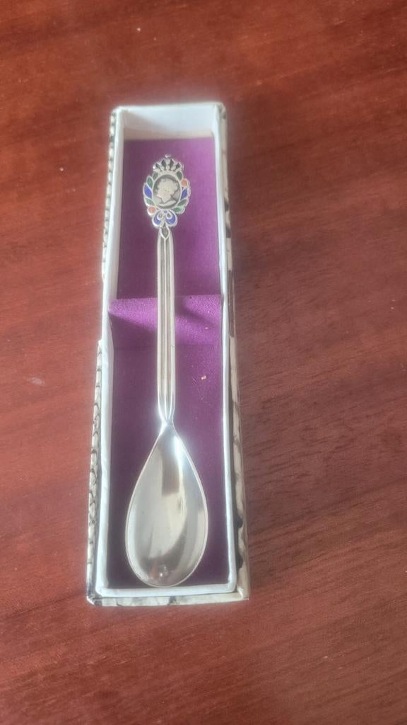 Zilveren Wilhelmina lepeltje, Verzamelen, Ophalen of Verzenden, Gebruikt, Speld(je) of Lepel(tje)
