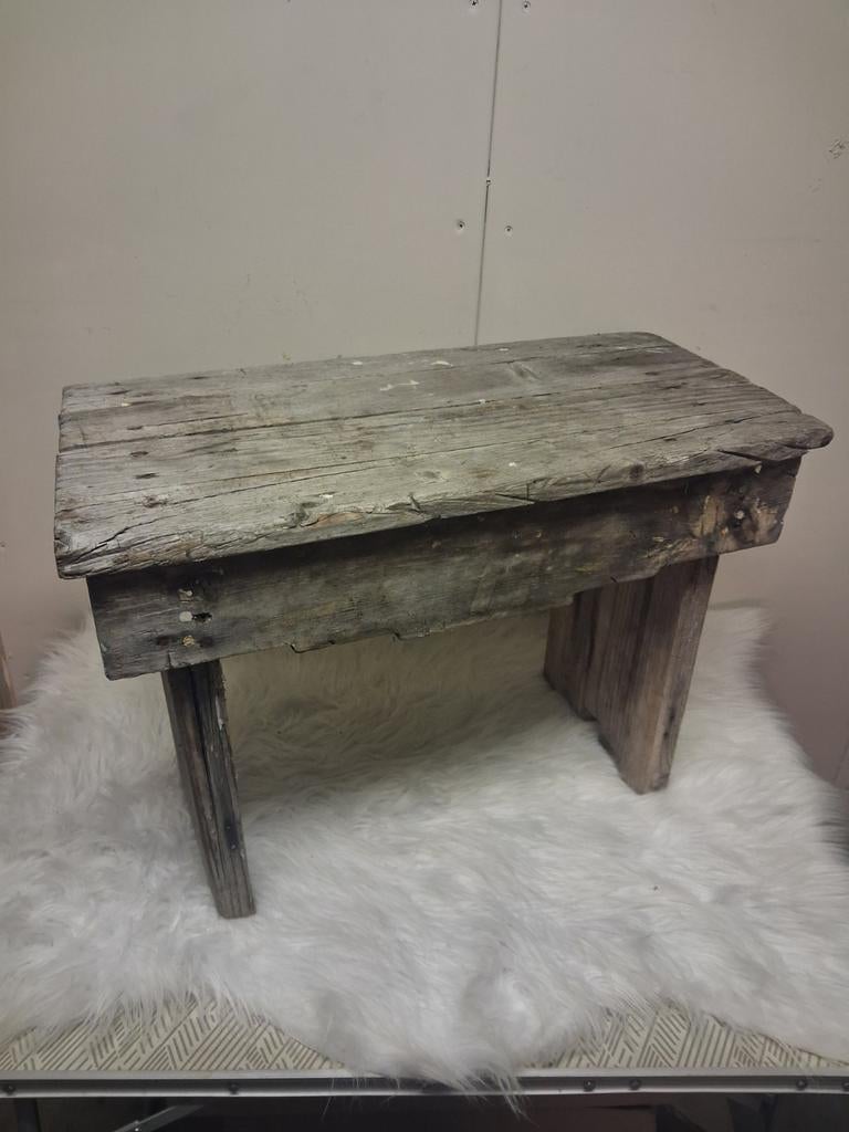 Doorleefde brocante tafeltjes/krukjes, Ophalen