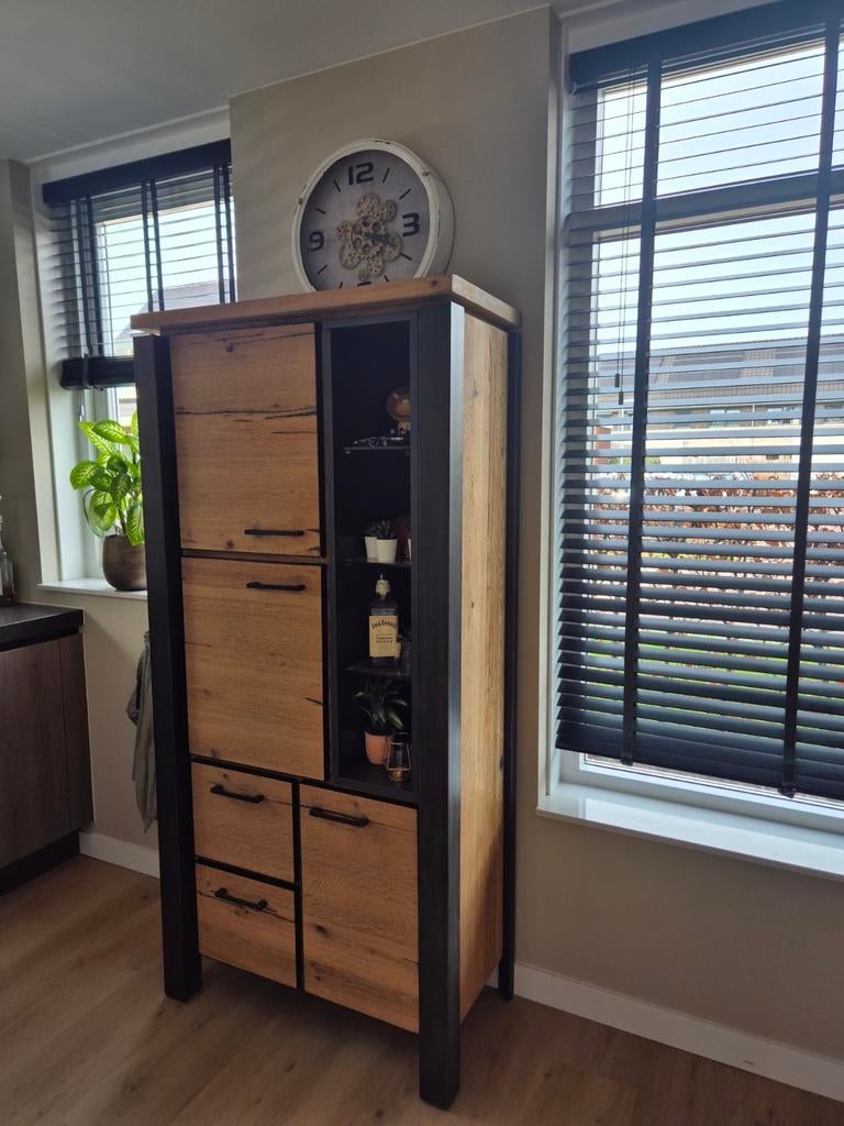 Lucania opbergkast eikenhout metalen profiel DIRECT OPHALEN!, Ophalen, Zo goed als nieuw