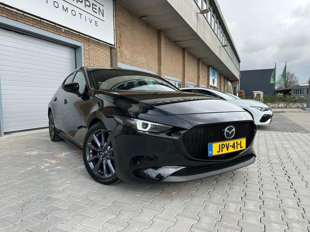 Mazda 3 Skyactiv-g BOSE M-Hybrid Automaat NIEUWSTAAT LAGE KM, Auto's, Mazda, 1998 cc, 4 cilinders, Zwart, Bedrijf