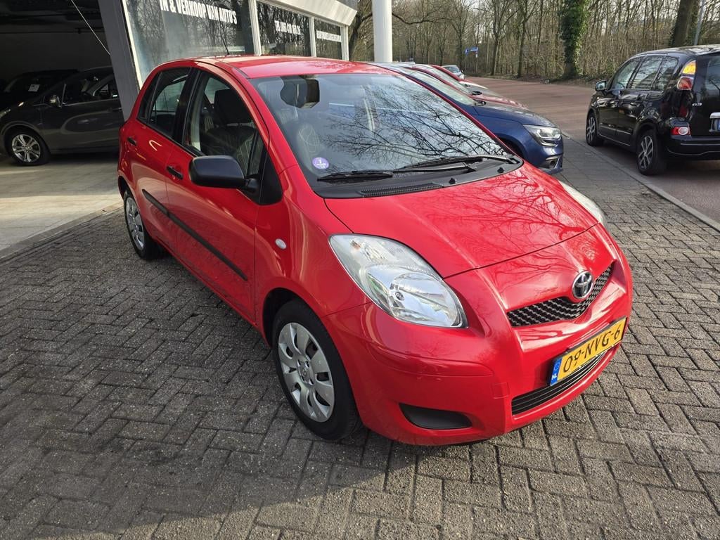 Toyota Yaris 1.3 VVTi Comfort | 2E EIGENAAR | 12MND GARANTIE, Auto's, Toyota, Voorwielaandrijving, Euro 5, Stof, Bedrijf
