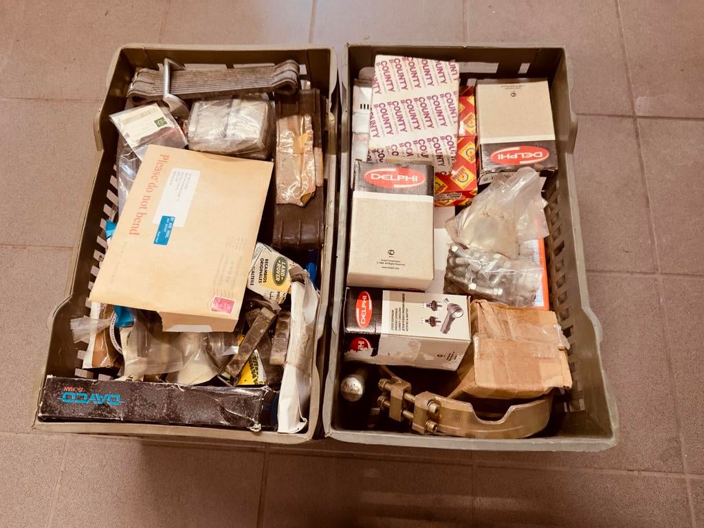 2 kisten vol Land Rover Defender onderdelen, Ophalen, Gebruikt, Land Rover