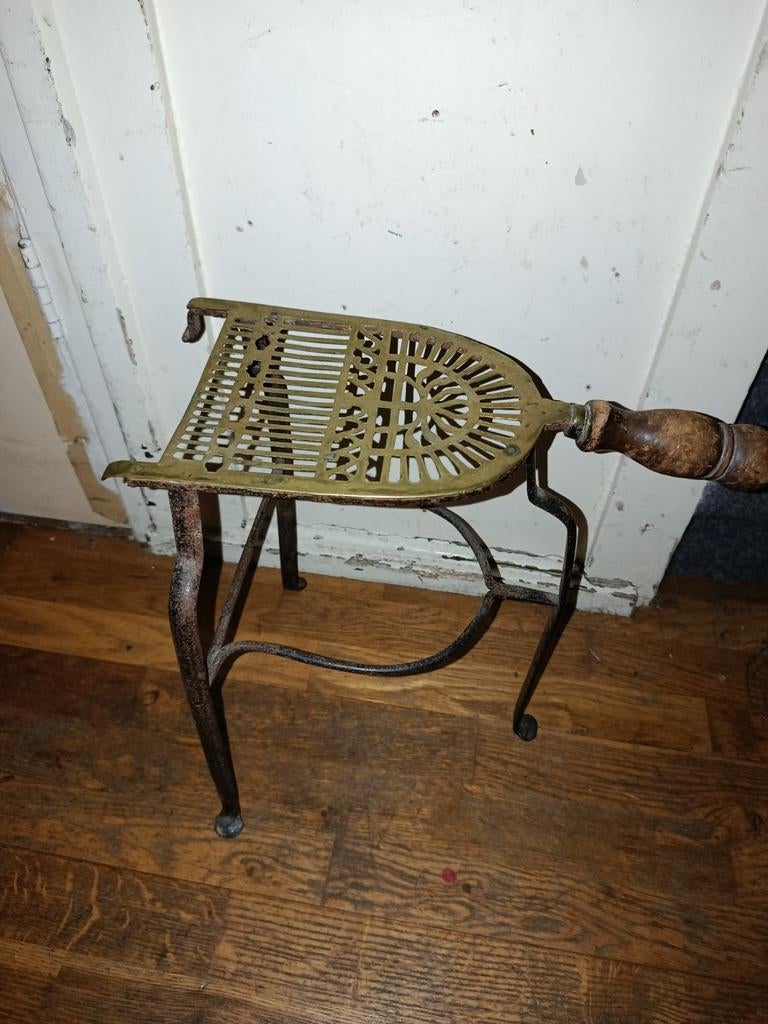 Antieke strijkijzerstandaard met houten handvat, Antiek en Kunst, Ophalen of Verzenden