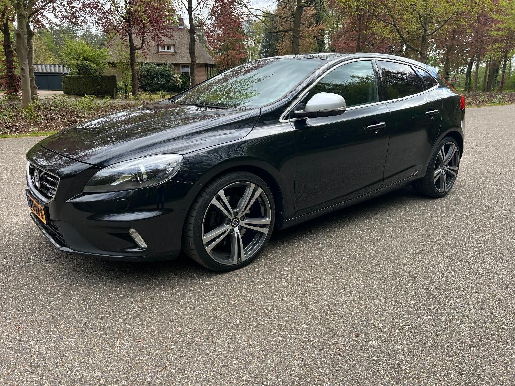 Volvo V40 2.0 T5 R-Design Aut8 245PK Heico 19" Pano ACC Ful, Euro 5, Zwart, 4 cilinders, Zwart