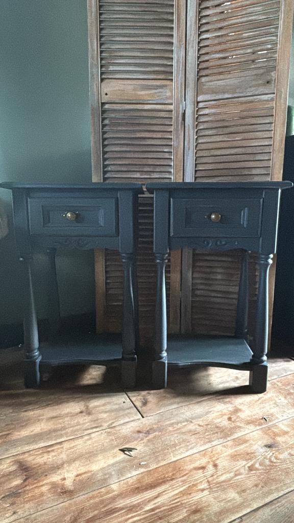 2 donkergrijze nachtkastjes van grenen hout, Ophalen, Gebruikt, Minder dan 45 cm, 55 tot 70 cm