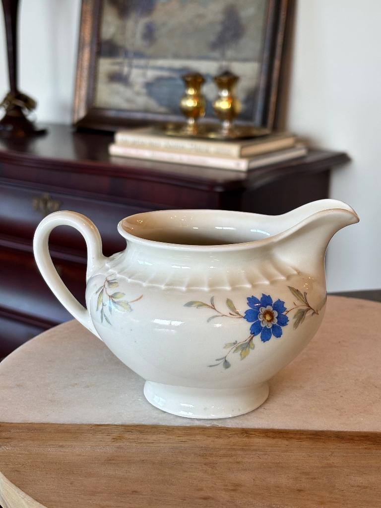 Vintage Melkkannetje Mosa Maastricht blauwe bloemen, Antiek en Kunst, Ophalen of Verzenden