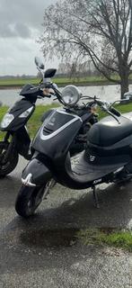 Sym Allo 4T Snor (met begrens kastje), Fietsen en Brommers, Scooters | SYM, Ophalen, Maximaal 45 km/u, Allo, Zo goed als nieuw