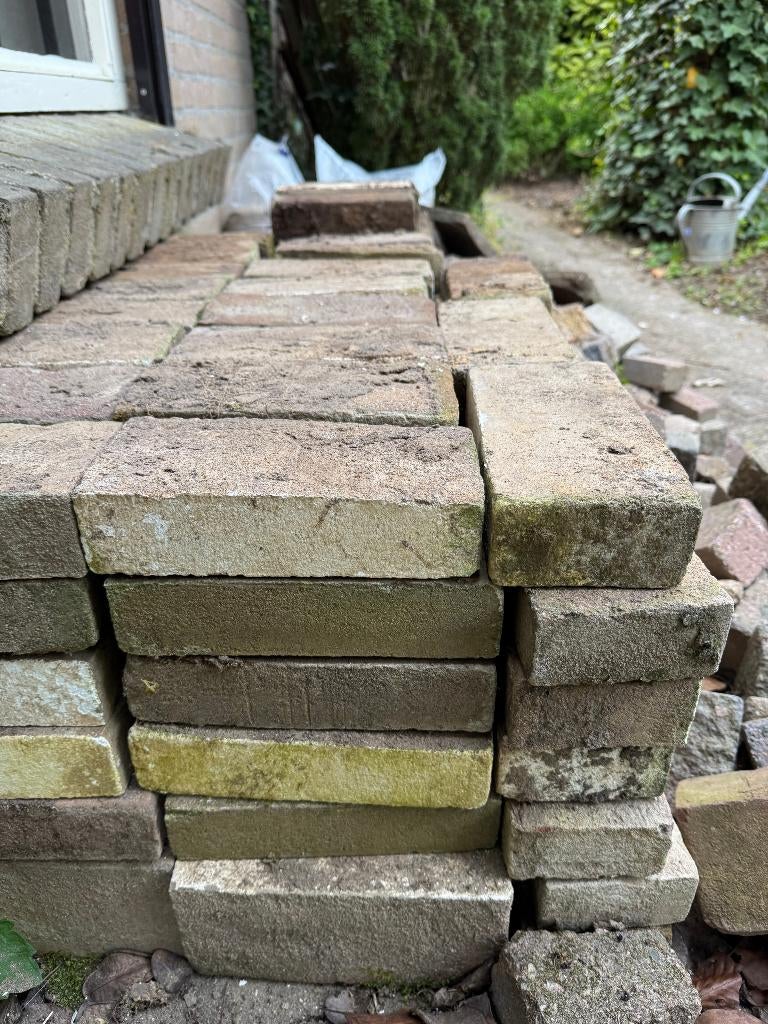 Gratis af te halen: ±200 betonklinkers/tuinstenen (10x21 cm), Tuin en Terras, Tegels en Klinkers, Ophalen, Gebruikt, Beton, Klinkers