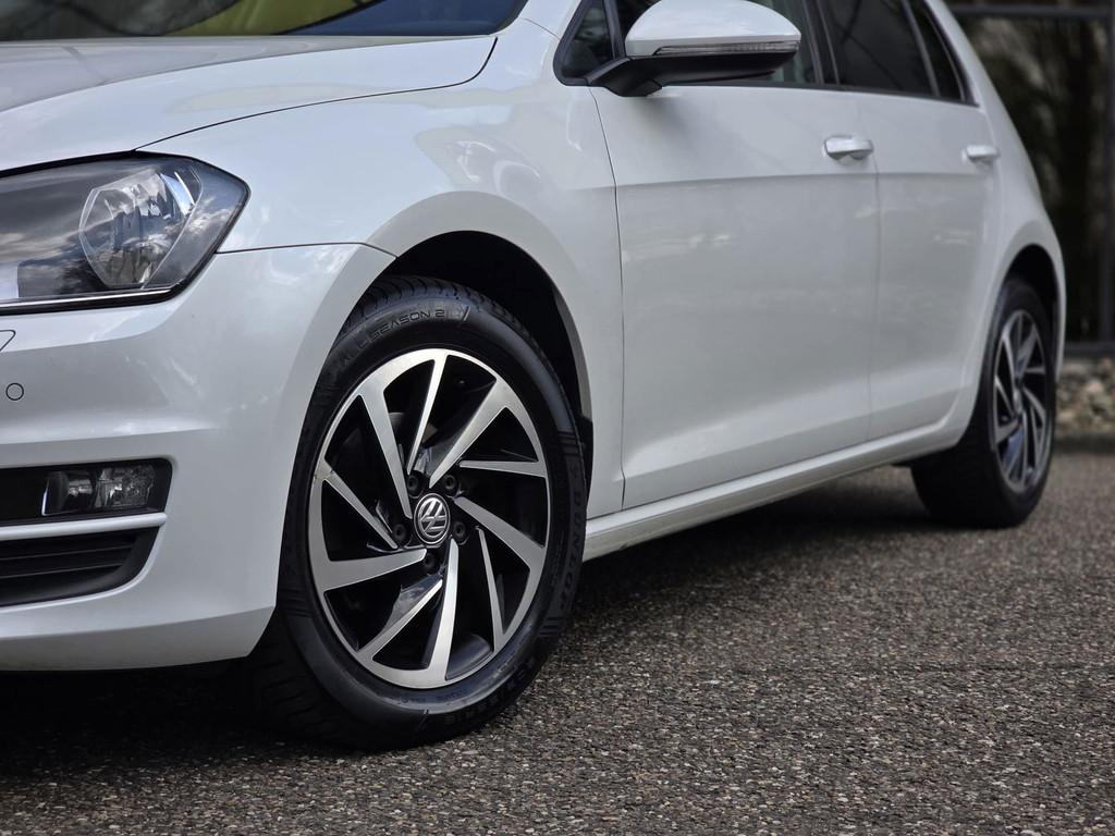 Volkswagen Golf 1.2 TSI Highline |PANO|STOELVERW|LED, Voorwielaandrijving, Stof, Gebruikt, Zwart