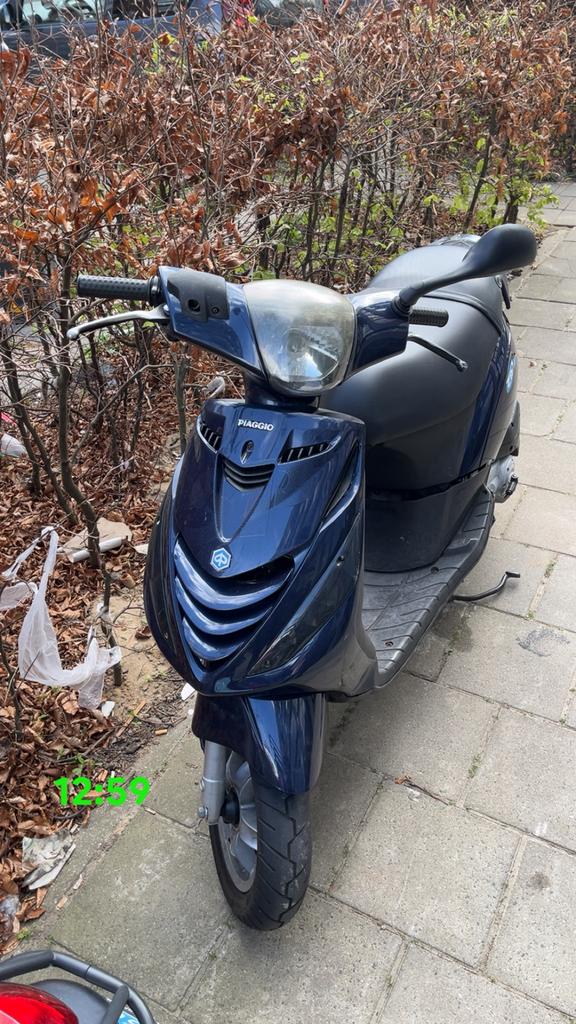 Zip type 4 2011, Fietsen en Brommers, Scooters | Piaggio, Ophalen, Zip, Zo goed als nieuw, Benzine