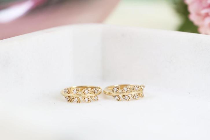 Golden Leaf | 14 Karaat Gouden Oorbellen Blaadjes | Mokieno, Sieraden, Tassen en Uiterlijk, Oorbellen, Zo goed als nieuw, Goud