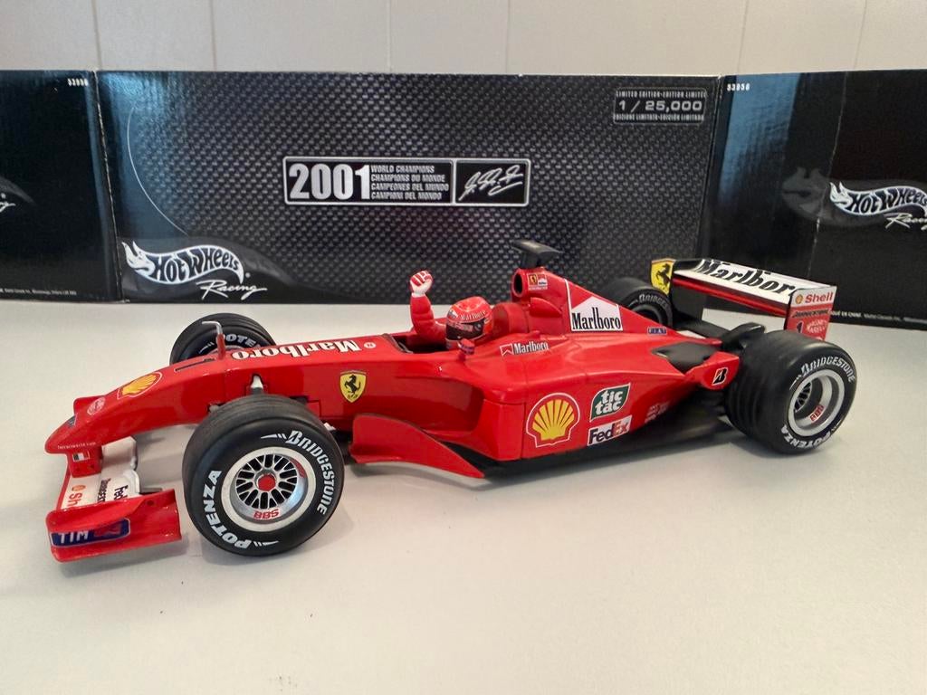 Ferrari F2001 Worldchampion Schumacher 1/18 Marlboro, Hobby en Vrije tijd, Modelauto's | 1:18, Ophalen of Verzenden, Zo goed als nieuw