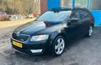 Skoda Octavia 1.6 TDI 81KW Combi 2014 Zwart, Auto's, Voorwielaandrijving, Euro 5, Stof, Zwart