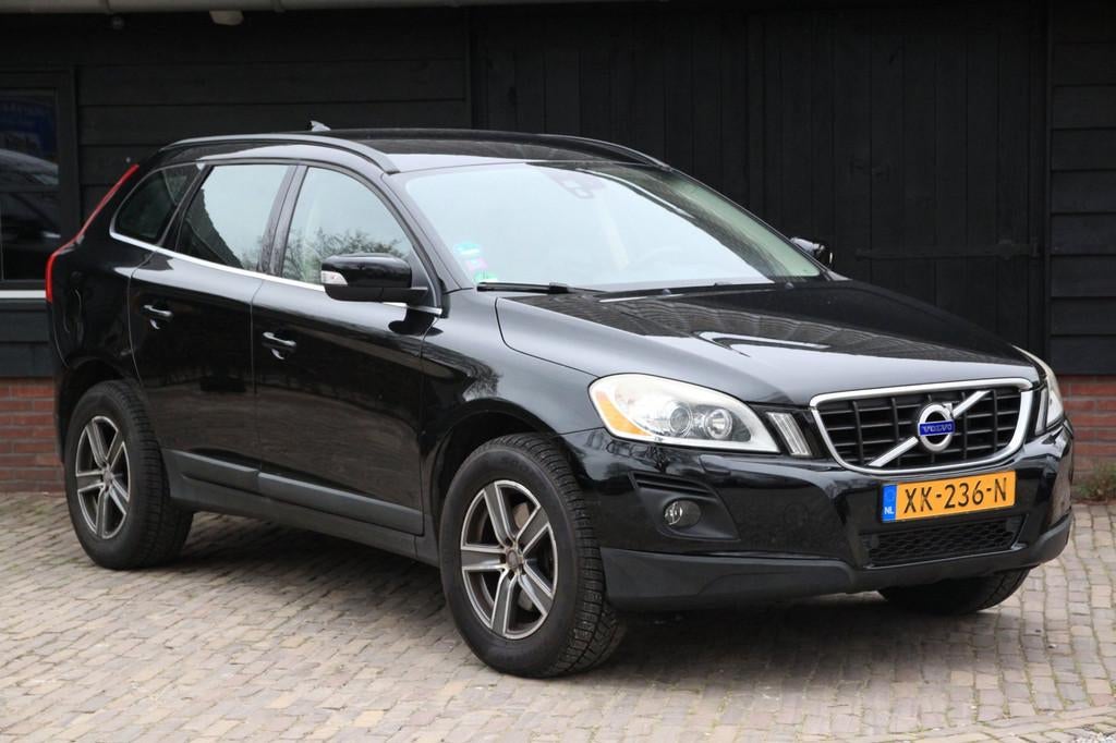 Volvo XC60 3.0 T6 AWD Momentum Xenon/Leer/Parkeersensor/Stoe, Auto's, Automaat, Gebruikt, 2000 kg, Zwart