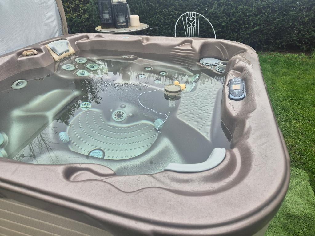 Jacuzzi, Ophalen, Gebruikt, Afdekzeil, Vast