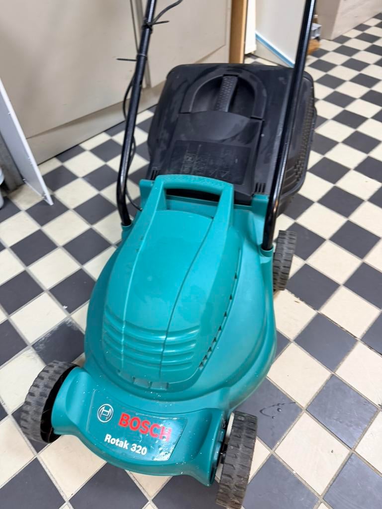 Bosch Grasmaaier Rotak 320, Ophalen, Cirkelmaaier, Gebruikt, Elektrische grasmaaier