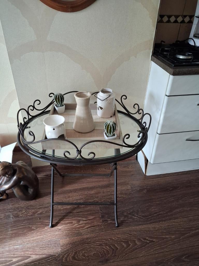 Inklapbaar Smeedijzeren bijzet tafel, Minder dan 55 cm, Rond, Zo goed als nieuw, Ophalen