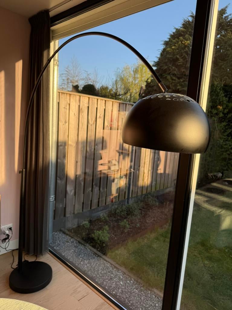 Vloerlamp Zuiver Metal bow zwart, Huis en Inrichting, Lampen | Vloerlampen, Ophalen, Zo goed als nieuw, Metaal, 150 tot 200 cm
