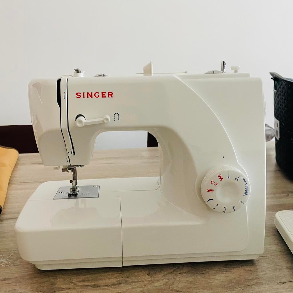 Singer Naaimachine 1507 met automatish draadinrijger, Hobby en Vrije tijd, Naaimachines en Toebehoren, Ophalen of Verzenden, Naaimachine